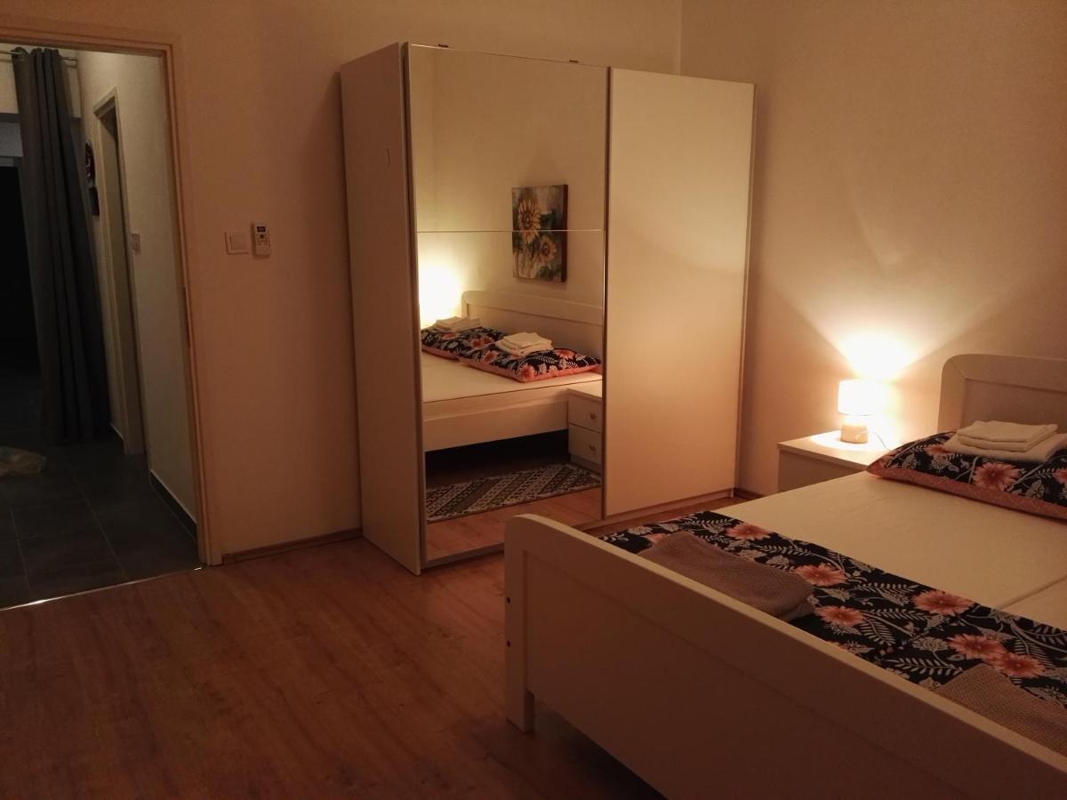 Mara Appartamento Pola Esterno foto