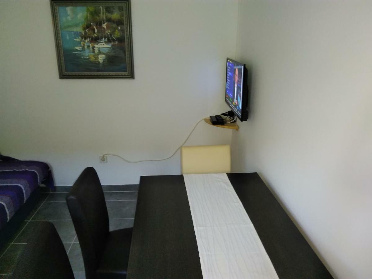 Mara Appartamento Pola Esterno foto