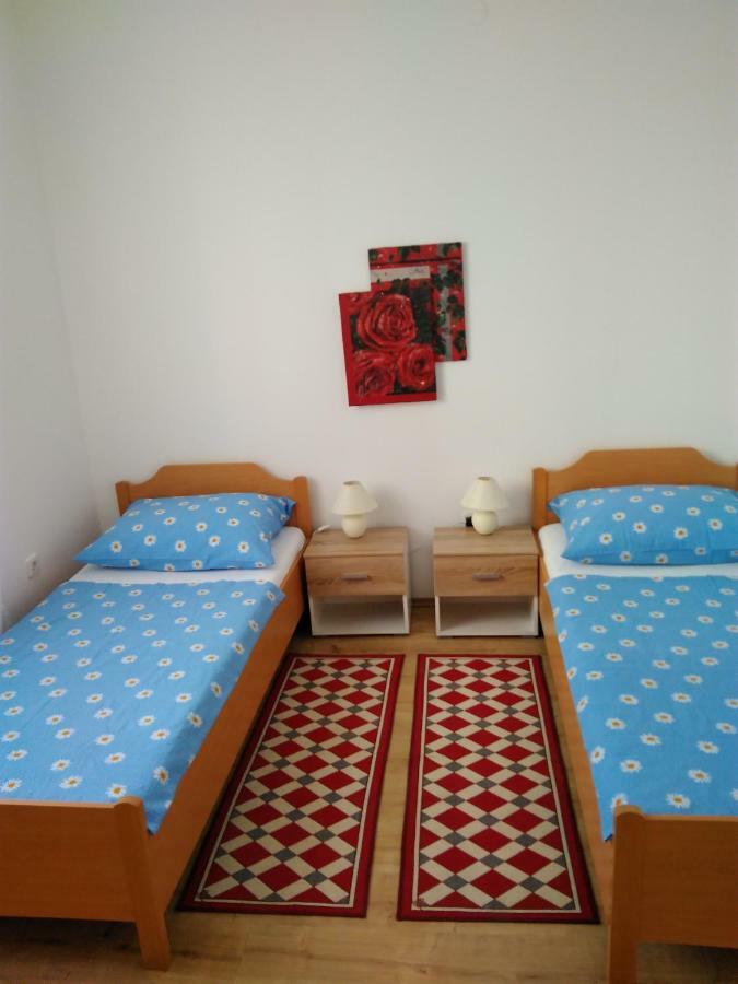 Mara Appartamento Pola Esterno foto