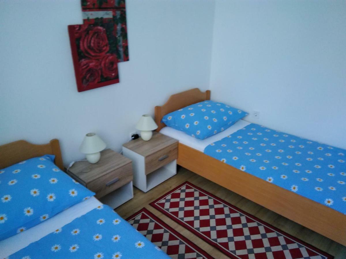 Mara Appartamento Pola Esterno foto
